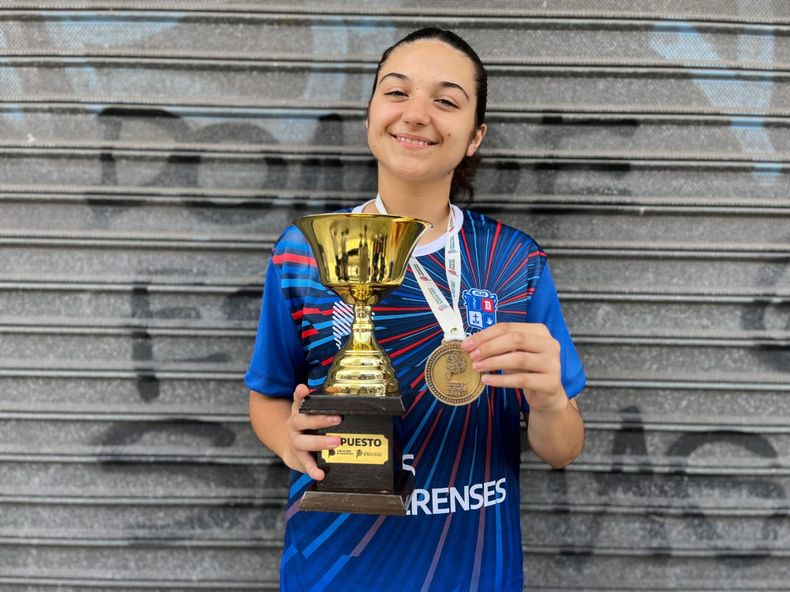 Francesca Medina (Club Municipal Lagomarsino) se quedó con la medalla de oro en la categoría de hasta 60 kilos.