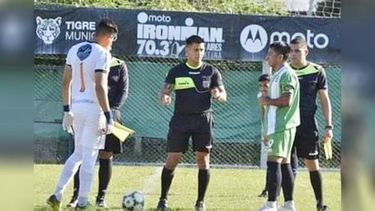 CAPITÁN. Mauro Zárate en el sorteo del partido ante Los Altos. (FOTO: PRENSA CLUB LOS ALTOS)..
