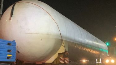 El camión partió de la planta de gaseosas Manaos del Parque Industrial con destino a La Matanza. Foto @pilaradiario..