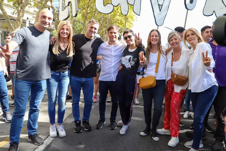 MEMORIA. Achával, con parte de los participantes de la multitudinaria columna. &nbsp;
