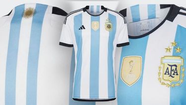 OBJETO DE DESEO. La camiseta de la Selección, lo más buscado en esta Navidad. .
