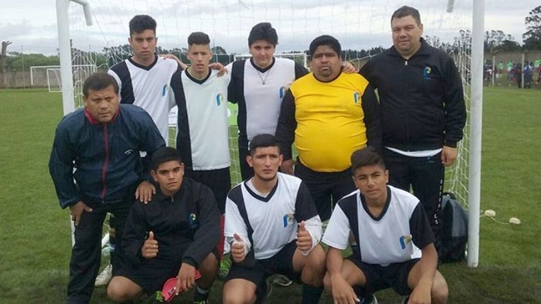 TRIUNFO. Los Juveniles B del Fútbol Especial superaron 9-1 a San Pedro..