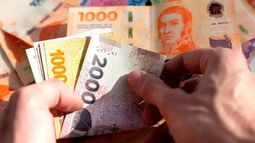 NO ALCANZA. Una encuesta retrata la caída del salario en Argentina. NO ALCANZA. Una encuesta retrata la caída del salario en Argentina.
