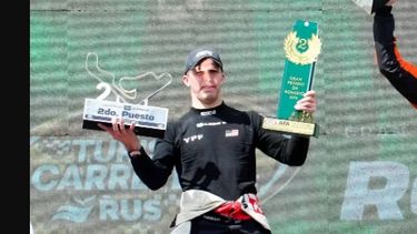 Matías Rossi en el podio de Rosario. Matías Rossi en el podio de Rosario.