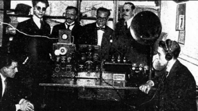 Los locos de la azotea. (historiahoy.com.ar)..png