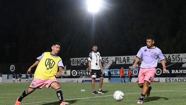 Lucas Chambi ty Enzo Franco apuntan con Real Pilar al domingo 15 de marzo.