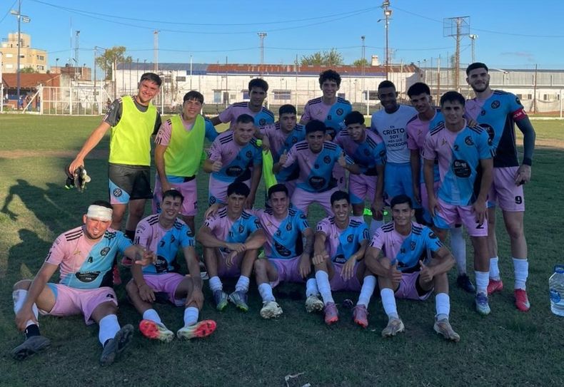 Los jugadores de Pilar City felices tras la victoria en Zárate.