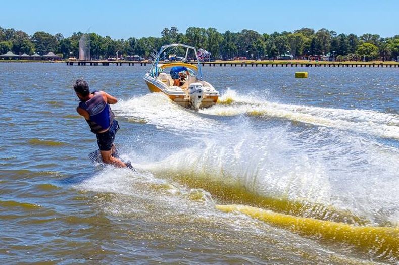 En ella se pueden desarrollar diferentes deportes náuticos. (Turismo Junín).