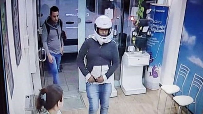 Desprotegidos. Los locales de telefonía celular , uno de los blancos elegidos por los delincuentes. .