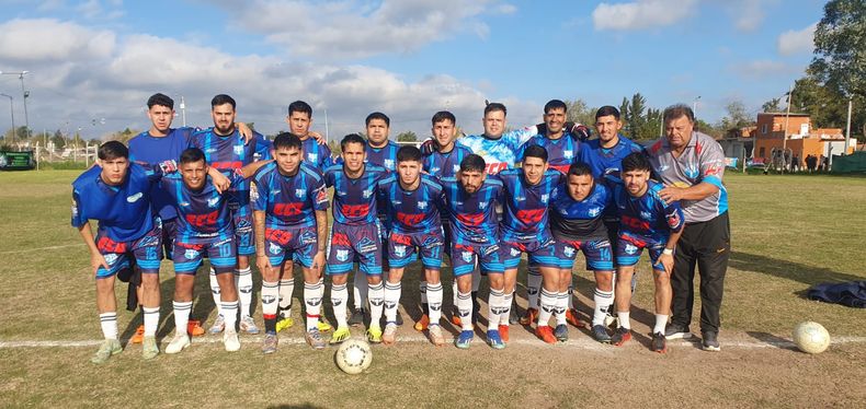 EQUIPO. Flecha Azul no se da por vencido en la pelea por el título.