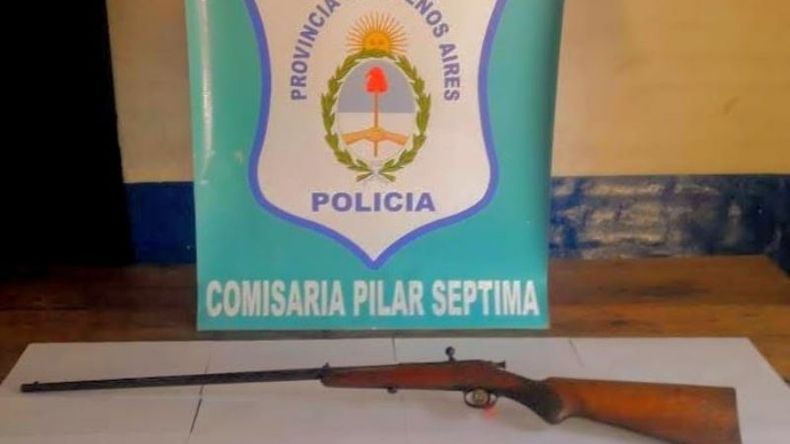 En la vivienda del presunto agresor se secuestró el arma de guerra que habría utilizado para amenazar a su vecino. .