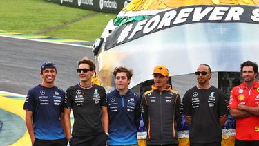 Franco Colapinto en el homenaje a Ayrton Senna de los pilotos de Fórmula 1.