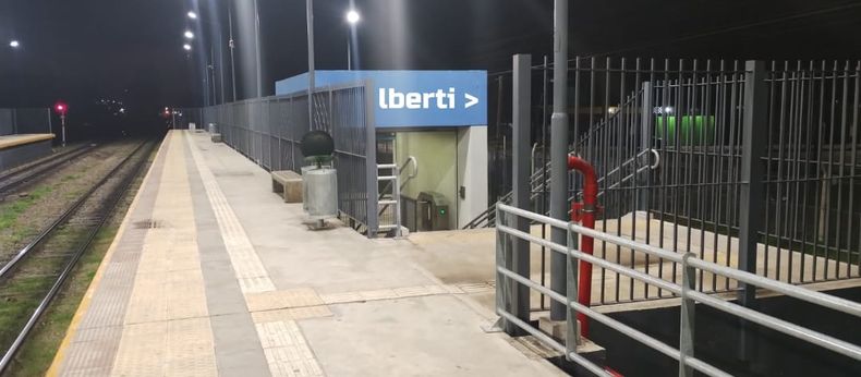 Qué hermosa quedó la estación de Alberti, un lujo! Encina Hugo.