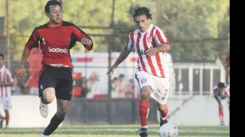 Puebla e Ibáñez van por la pelota. Villa Rosa y Atlético se juegan mucho en Zárate..