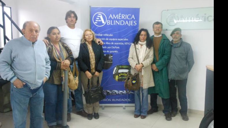 Reclamo. Los foristas siguen la ruta de los patrulleros en busca de respuestas..