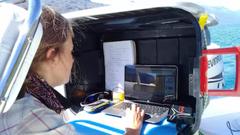 Tecnología de avanzada para explorar el fondo del lago. (IPATEC)..png