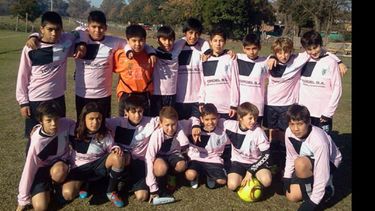 La 2001 de Fénix superó 2-0 al Violeta de Campana..