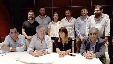 JUNTOS. Los diferentes espacios confluyeron en la foto. No será tan fácil que compartan lista..