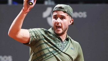 TRABAJOSO. Santiago Rodríguez Taverna ganó una batalla y esta misma tarde buscará un lugar en las semifinales. TRABAJOSO. Santiago Rodríguez Taverna ganó una batalla y esta misma tarde buscará un lugar en las semifinales.