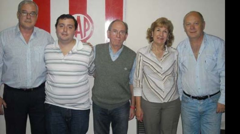 Daniel Santaliz (vocal), Enrique Zúccaro (vice), Edgar Topazzini (presidente), Lucrecia Sily (secretaria) y Julio Patiño (tesorero), la nueva CD del Rancho..