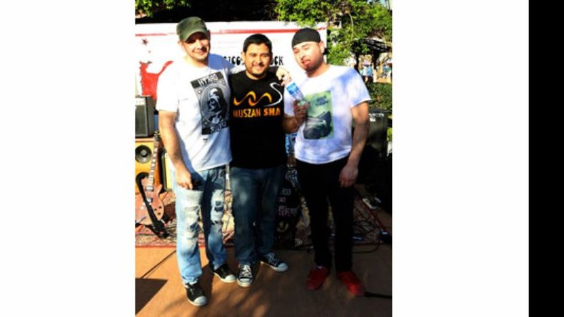 Los integrantes de Muszan Sha y Seda Negra, dos bandas de Pilar que pasaron por el ciclo “Clásicos del Rock local”, organizado por el Municipio en la plaza 12 de Octubre..