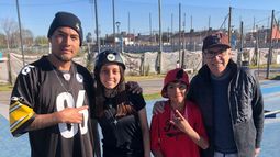 Los representantes de Pilar en skate: Morena de los Ríos y Mateo Serrudo.