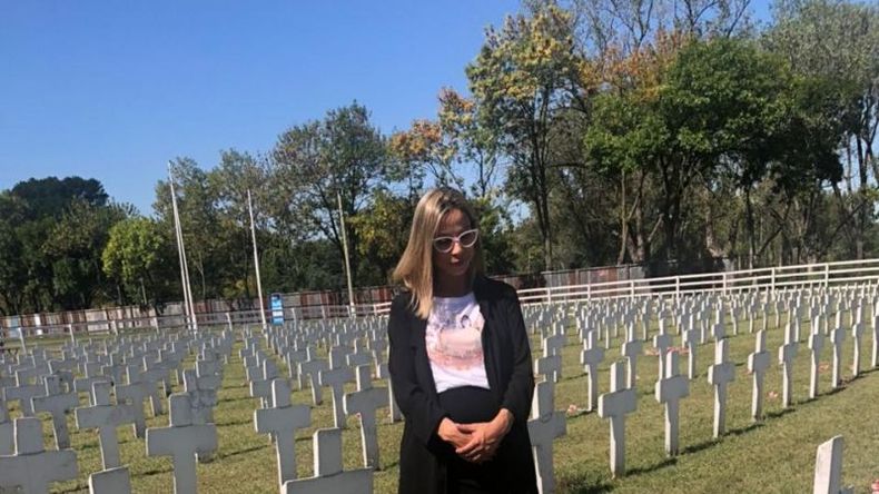 CRUCES. Cáceres visitó el Cenotafio, en el Km. 5 de la Ruta 28. .