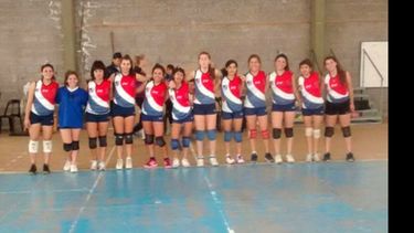 LÍDER. La Sub 18 de Muni ganó con parciales de 20-25, 25-17, 25-17 y 25-19 sobre Ciudad..