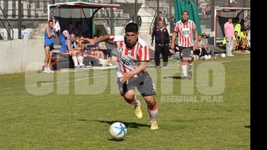 VA AL FRENTE. Ubiría encendió la ilusión de Atlético, que sueña con el ascenso..