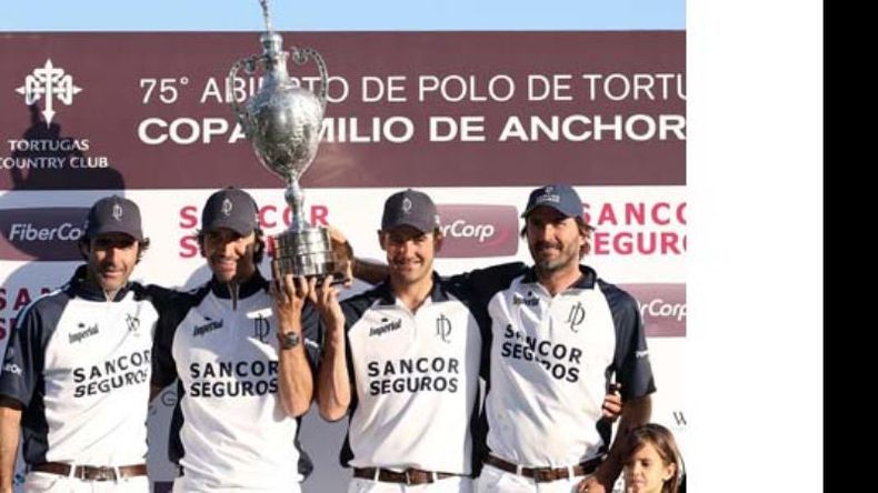 (www.canchallena.com). MONARCA. La Dolfina sumó su tercera corona consecutiva en Tortugas..