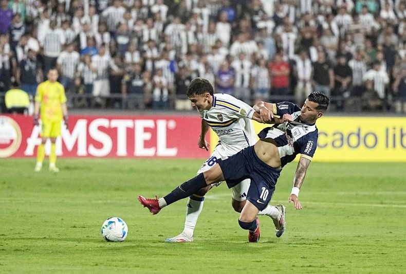 Camilo Rey Domenech fue titular ante Alianza Lima en Perú y debió salir por su lesión.
