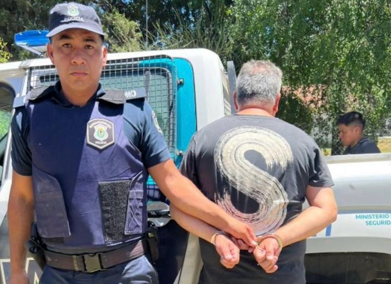 ESPOSADO. Uno de los dos detenidos por la policía de Pilar.