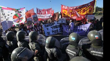 Gendarmería desalojó a los manifestantes de la autopista..