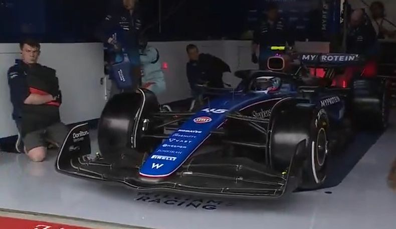Franco Colapinto sale de boxes para comenzar su participación en Silverstone.