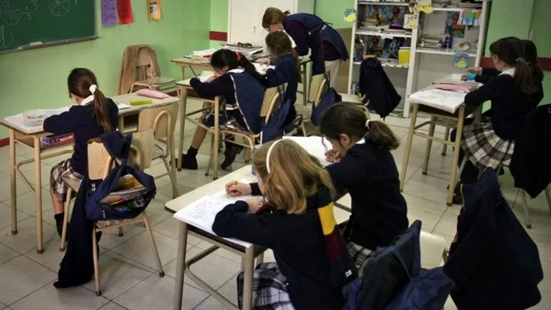 Los pediatras buscan incentivar la venta de alimentos saludables en los colegios de la provincia de Buenos Aires.