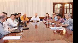 CONSENSO. El gobierno acordó el convenio con los gremios..