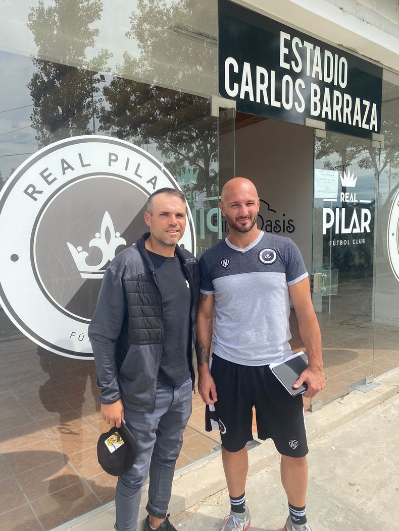 CUERPO TÉCNICO. Tomatito Pena junto a su ayudante Armando Panceri.