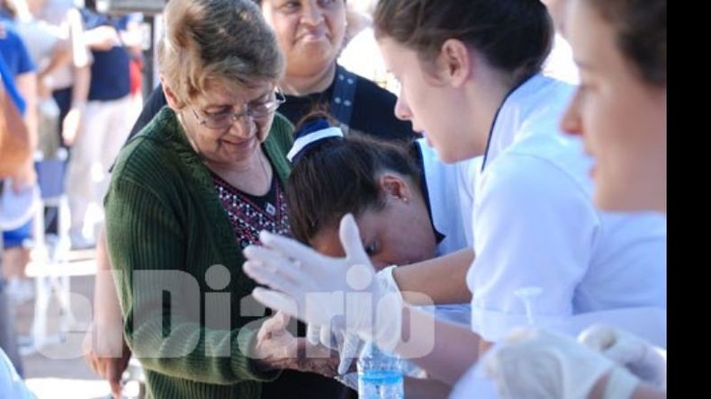 Pinchazo. Los controles, ayer, en la plaza 12 de Octubre..
