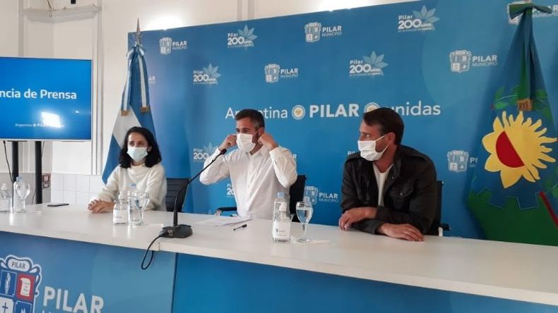 BARBIJOS. Achával presenta el presupuesto acompañado por Filgueira y Laurent..