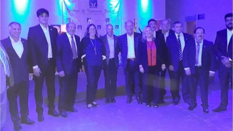 Directivos de SCIPA con Ducoté, durante la fiesta aniversario de la entidad..