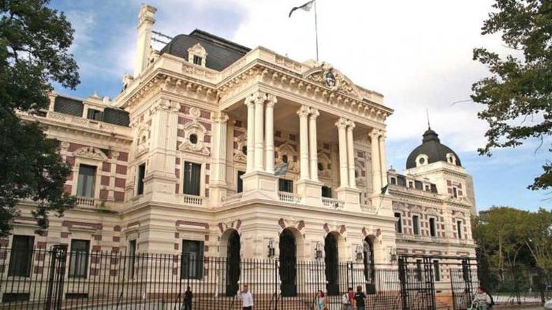 CRISIS POR LA PANDEMIA. Casa de Gobierno de la Provincia de Buenos Aires. .