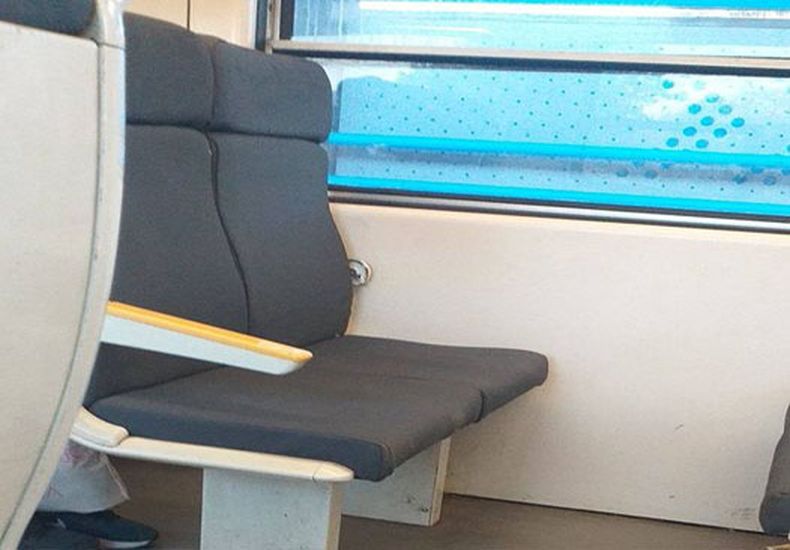 Tren que salió de Pilar hoy, 14/06, 17:32 puntual. Tapizado nuevo. Espero dure. Claudio Diaz.