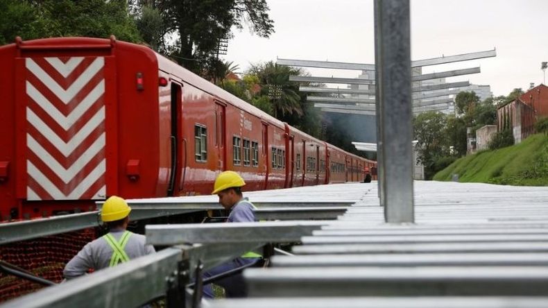 ANDENES. Finalizada la reparación, se retoma el servicio entre Villa Rosa y Retiro. .