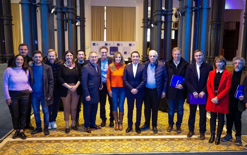 EQUIPO. Achával participó de la presentación del plan de obras de Malena Galmarini. &nbsp;