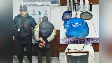 El sujeto fue detenido por violación de domicilio y se investiga la procedencia de los elementos que transportaba.&nbsp;