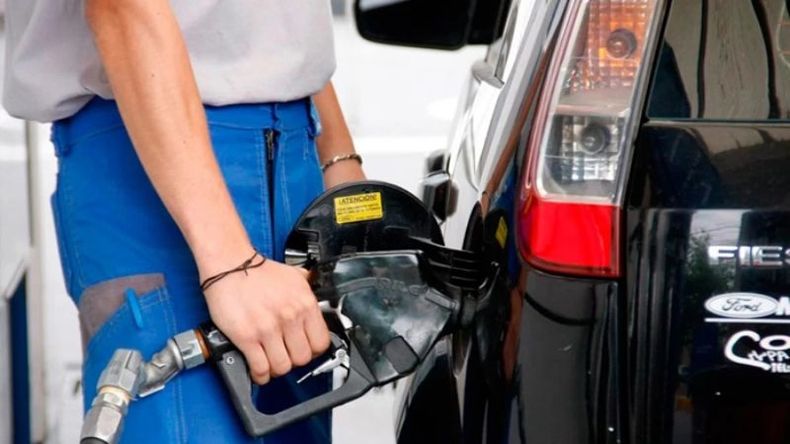 La petrolera que controla el Estado, YPF, se sumó a las remarcaciones con las que comenzaron el pasado viernes otras empresas del sector.