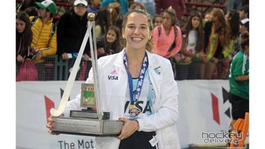 (HOCKEY DELIVERY). REINA. Poy Toccalino ganó con Las Leoncitas la final ante Holanda..