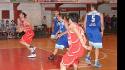 FIGURA. Christian Arias tuvo un gran último cuarto que casi da vuelta la noche..
