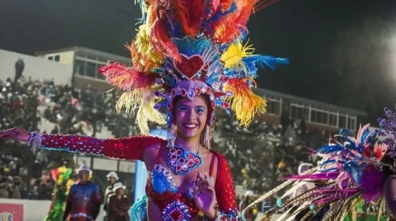 El Carnaval en Pilar vuelve a vivirse en el estadio Carlos Barraza