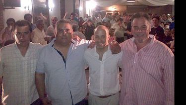 MIL PALABRAS. Ducoté, entre Girado y Trindade, en el brindis de fin de año..